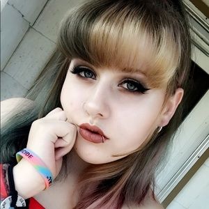 Meet your Posher, Ava